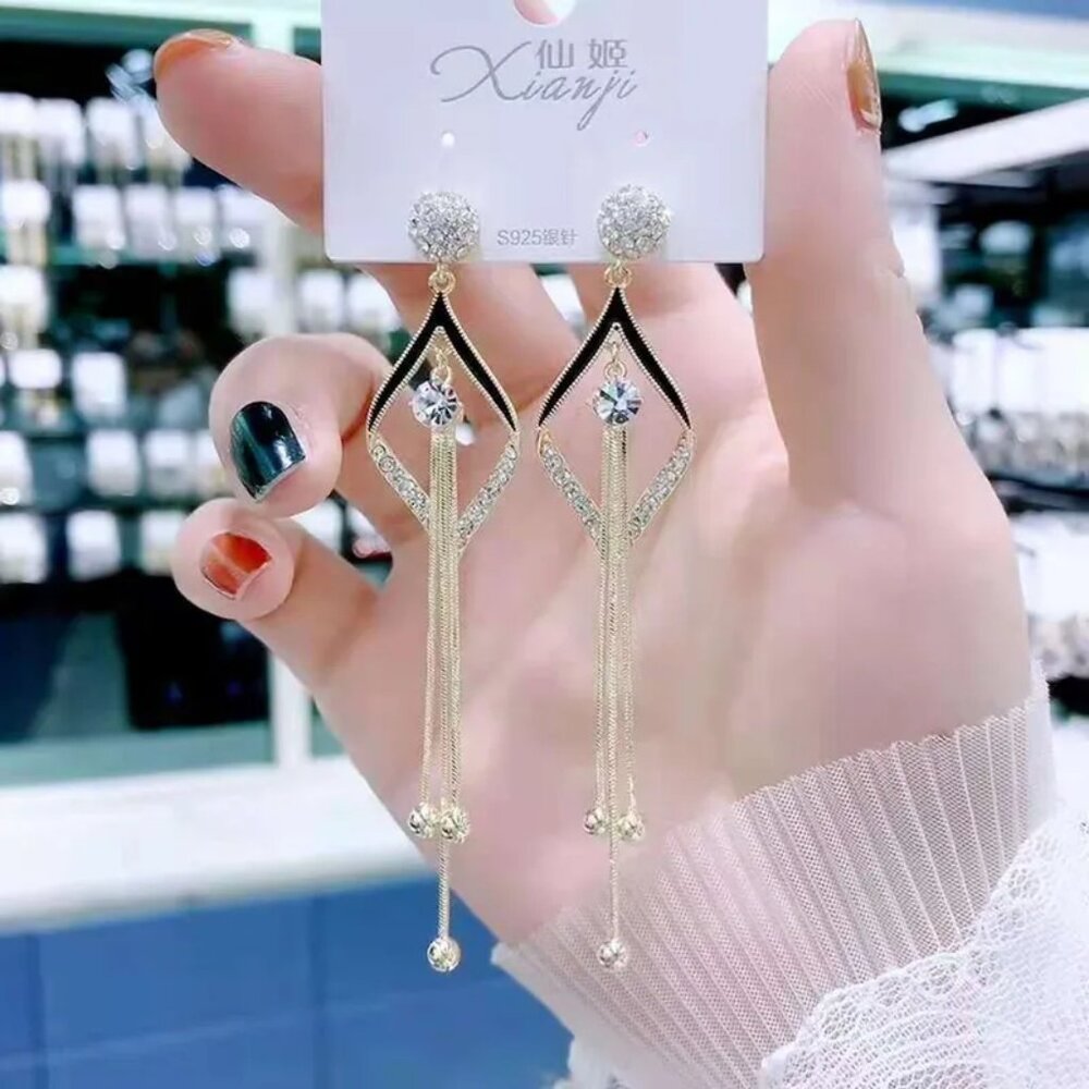 Long Tassel Dangle Earrings Trendy Asymmetrical Geometric Design- Black and Gold